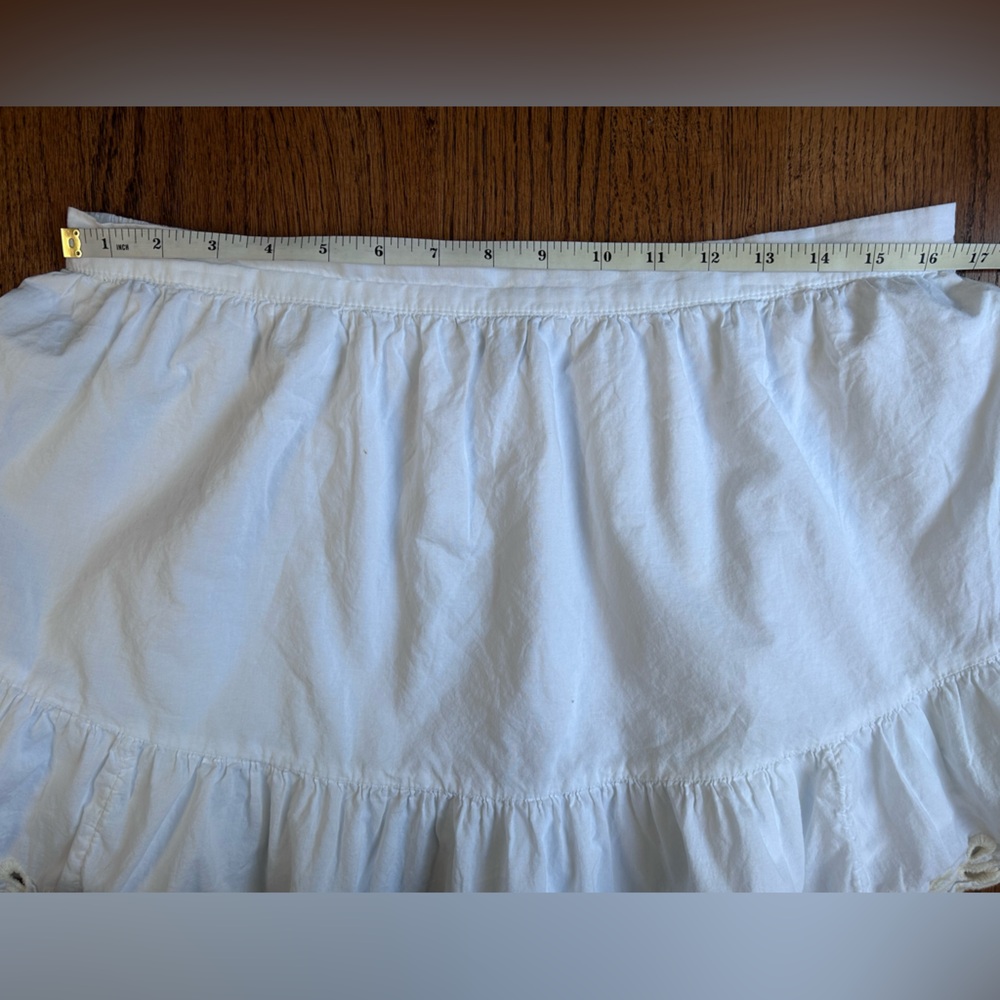American Eagle High-Waisted Embroidered Eyelet Mini Skirt. Large - Picture 6 of 9